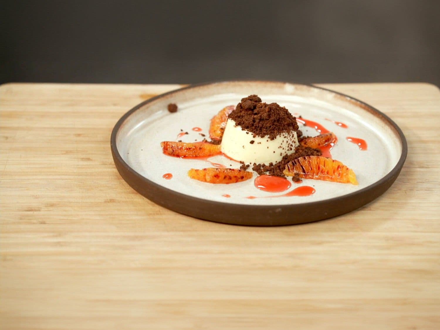 Panna cotta van appelsien met chocolade crumble