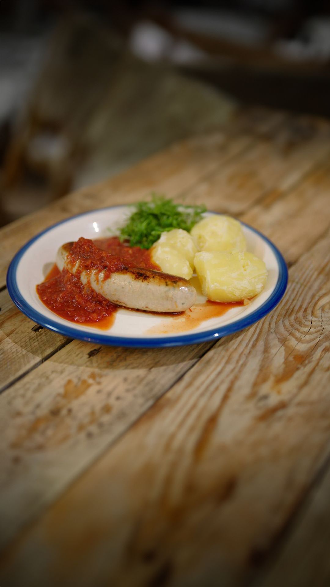 Luikse pensen met tomatensaus en aardappelen