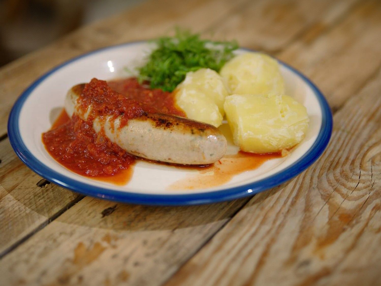 Luikse pensen met tomatensaus en aardappelen