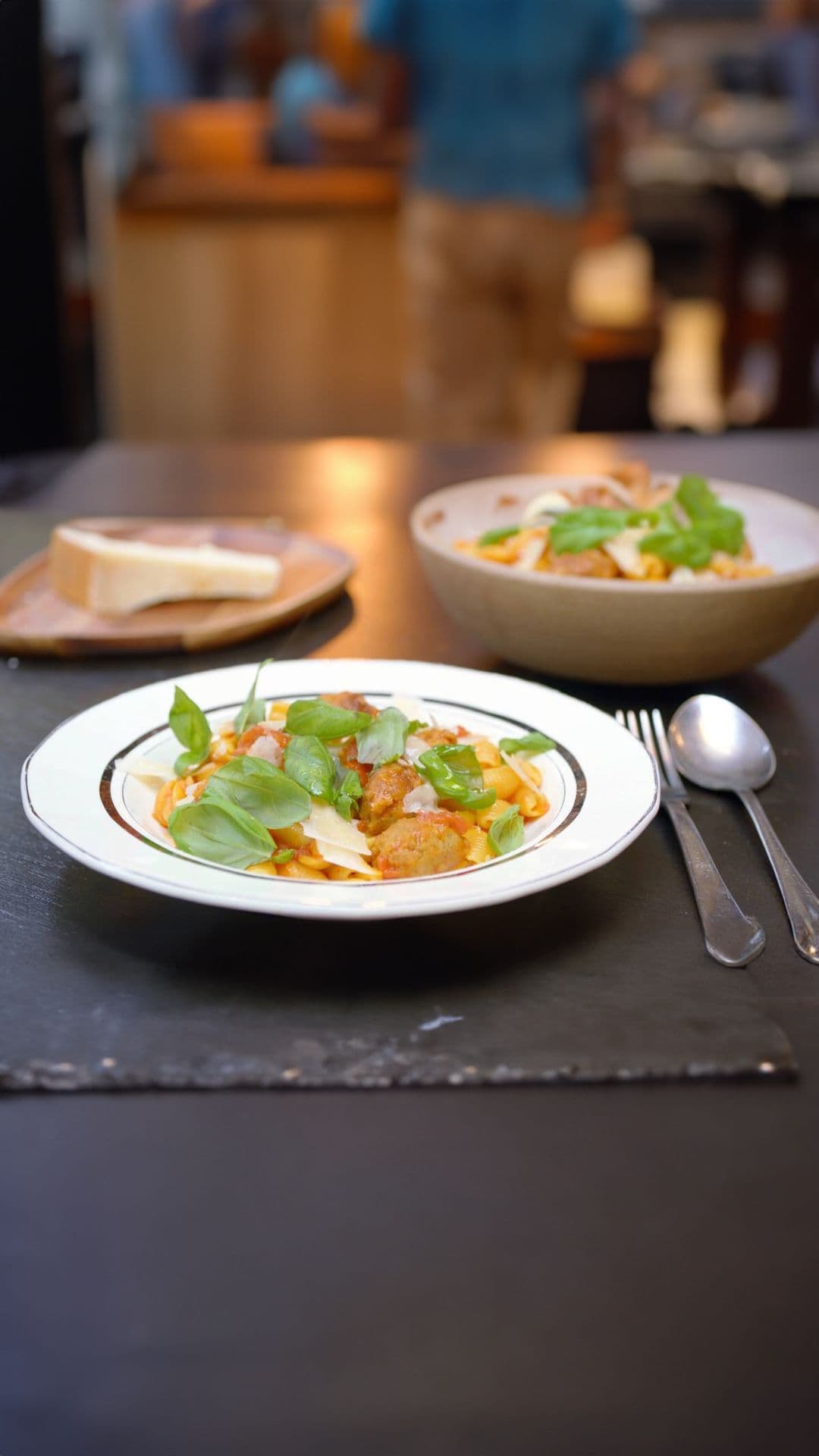 Pasta met tomaat, saffraan en venkelworst