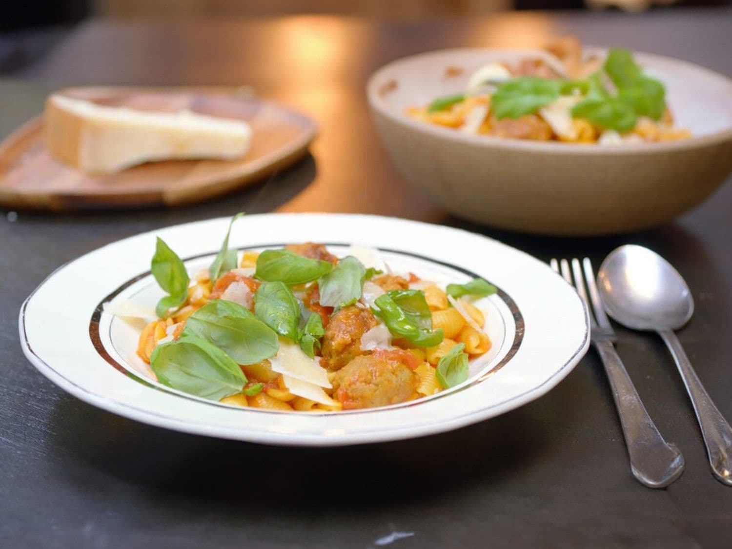 Pasta met tomaat, saffraan en venkelworst