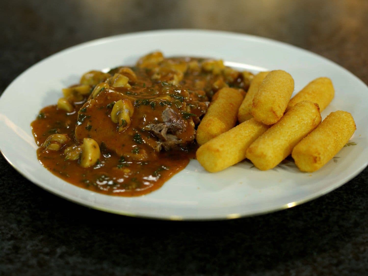 Kalfstong in madeirasaus 