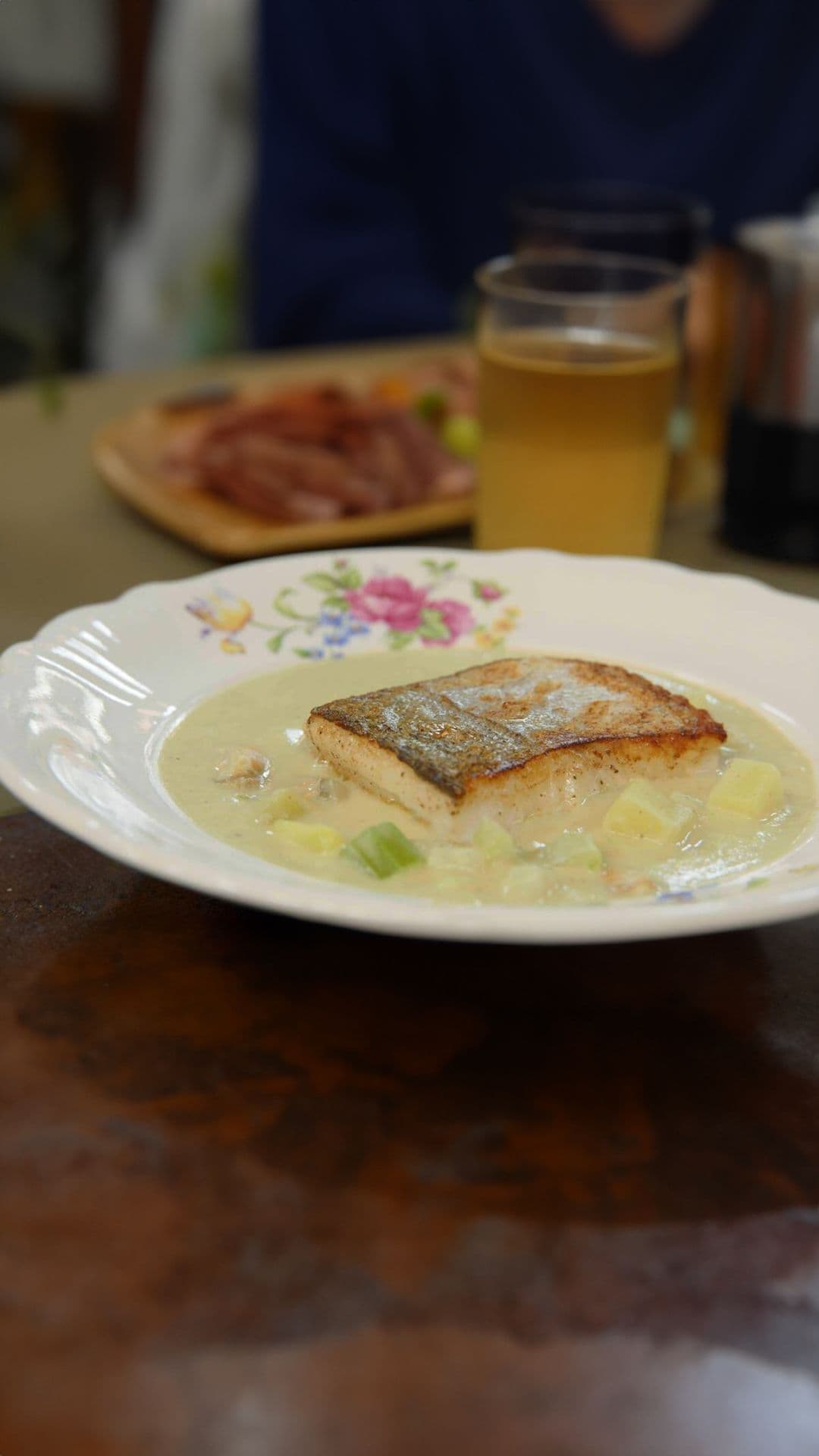 Zooi van knolselder, witbier, heek en mosselen