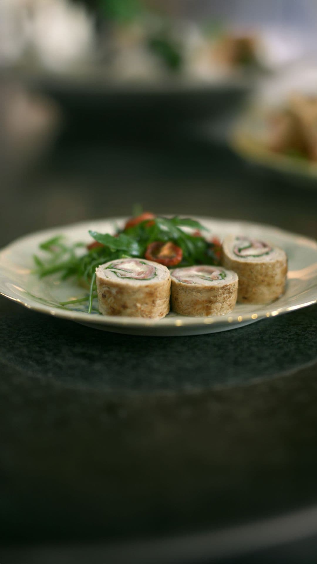 Kalfsrollade met ovengedroogde tomaatjes en polenta