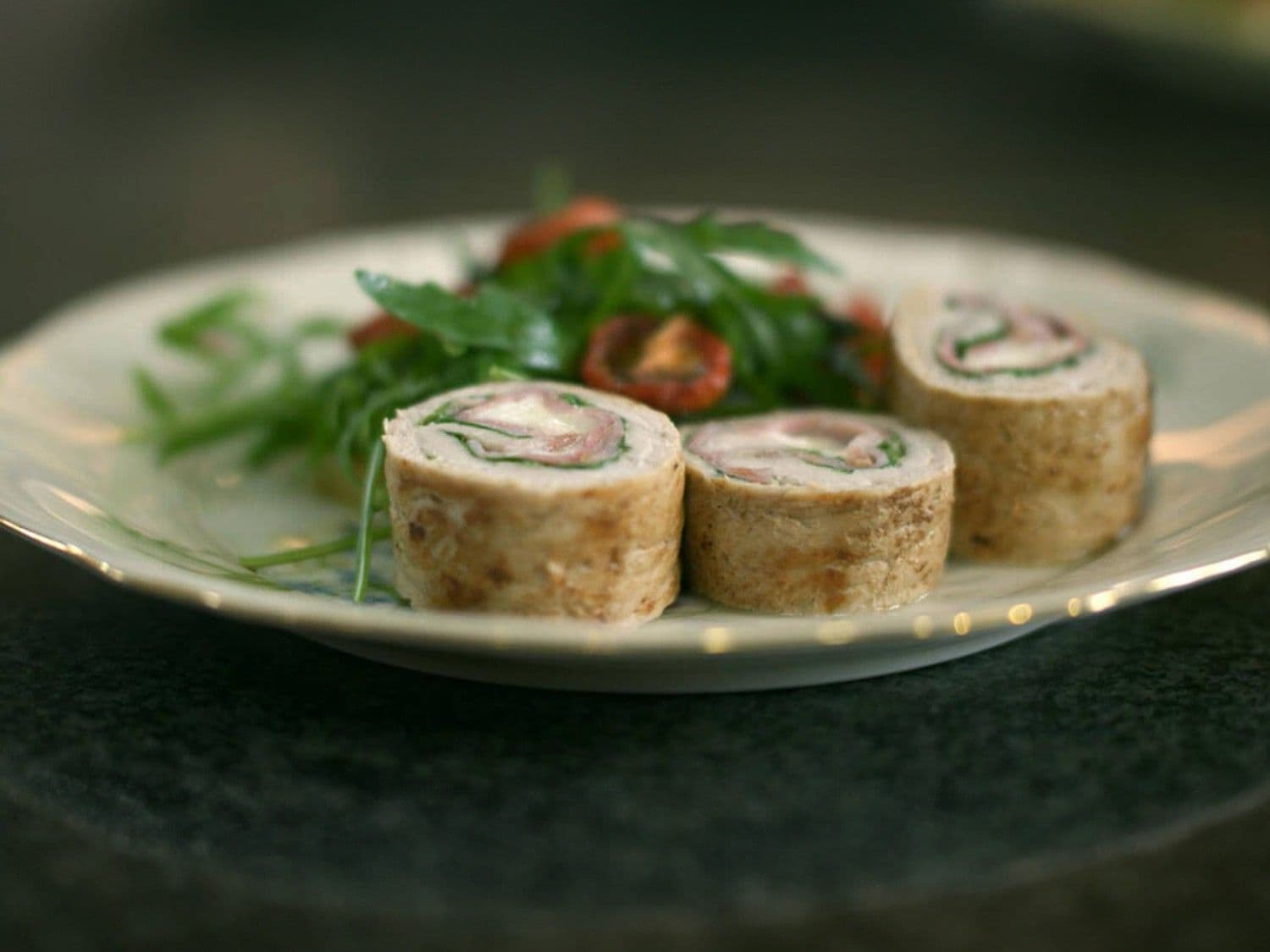 Kalfsrollade met ovengedroogde tomaatjes en polenta