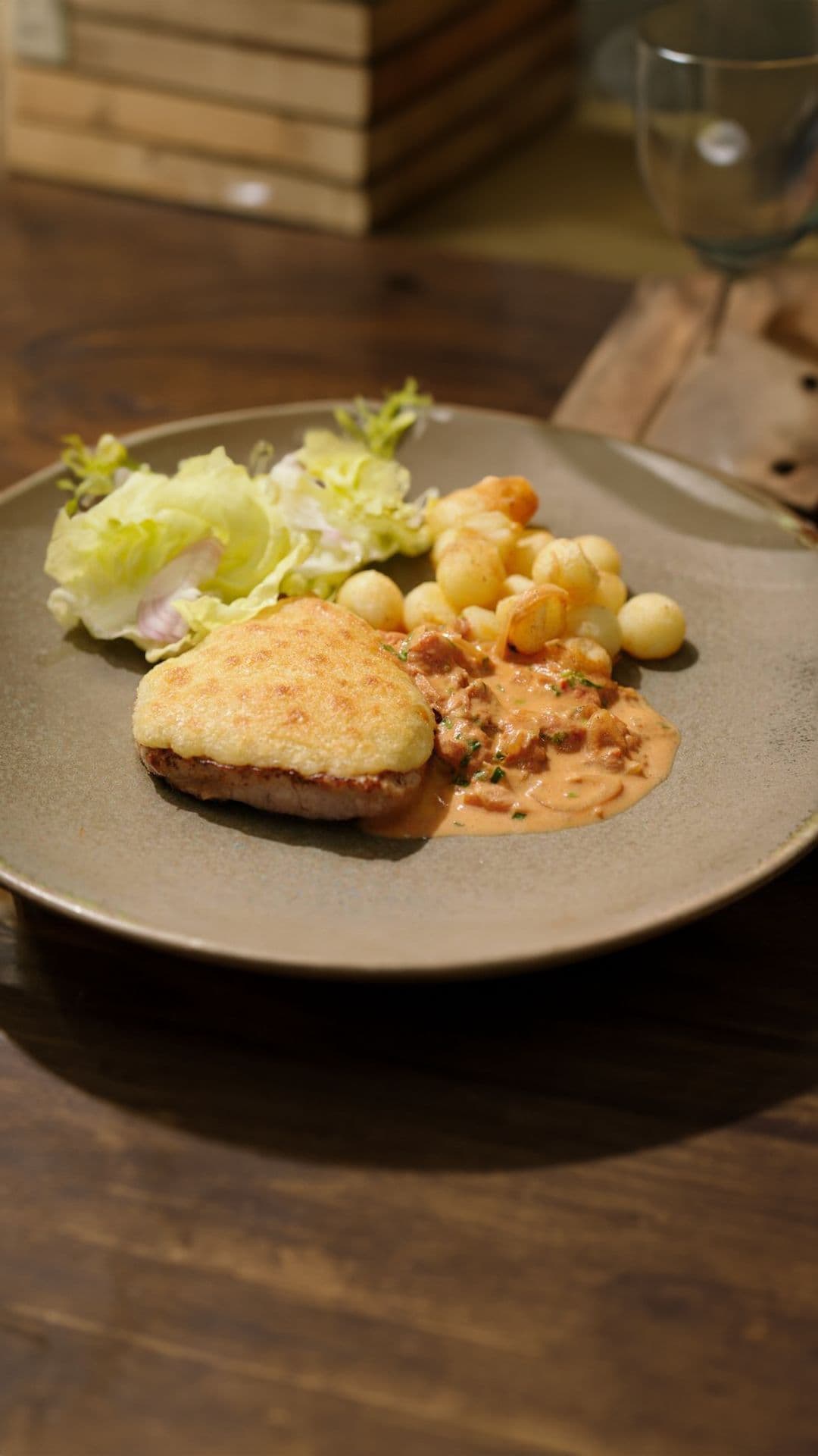 Kalfsmedaillon 'Orloff' met Parisienne aardappelen