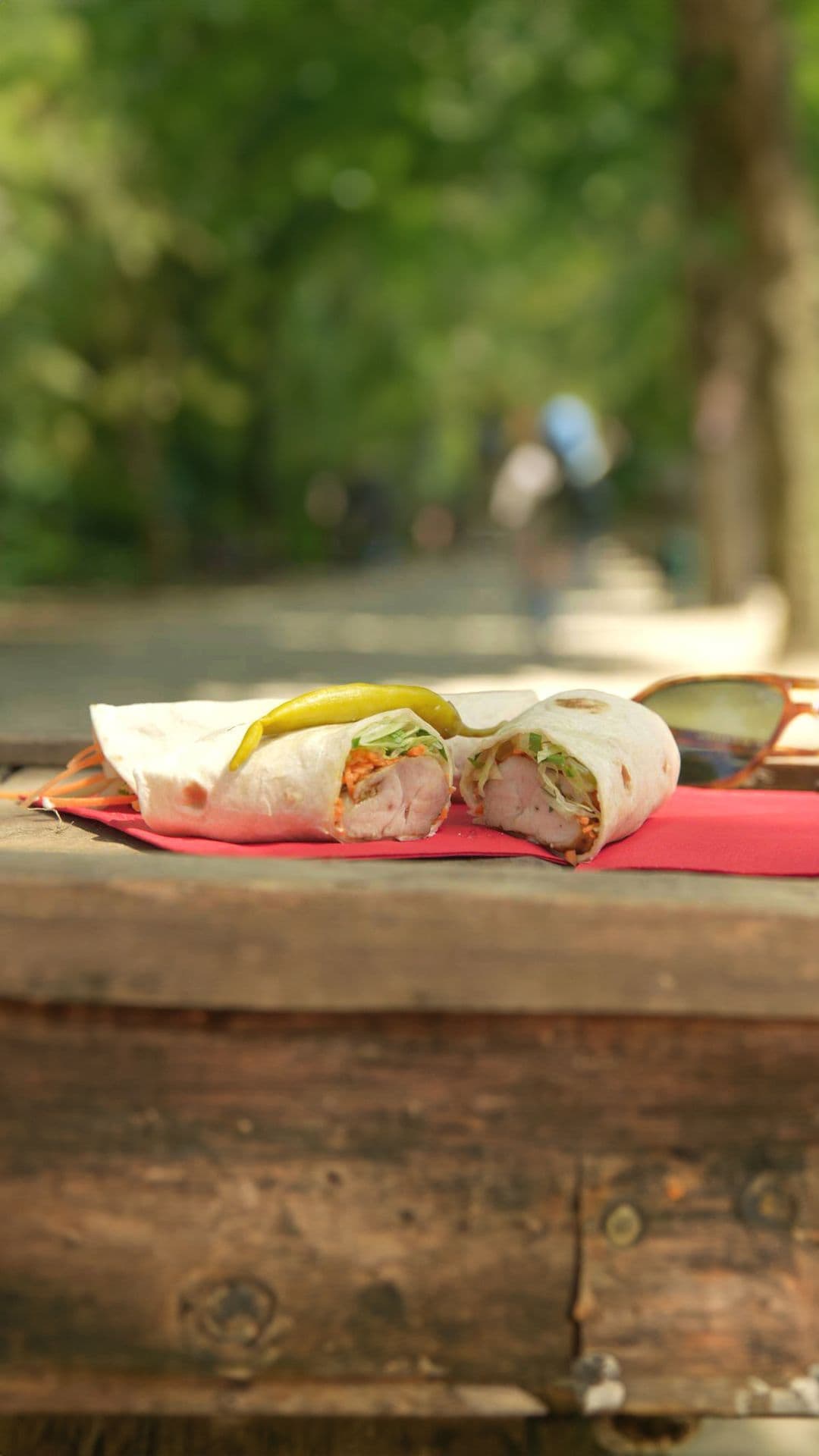 Tarwetortilla's met gegrilde kip en fetadressing