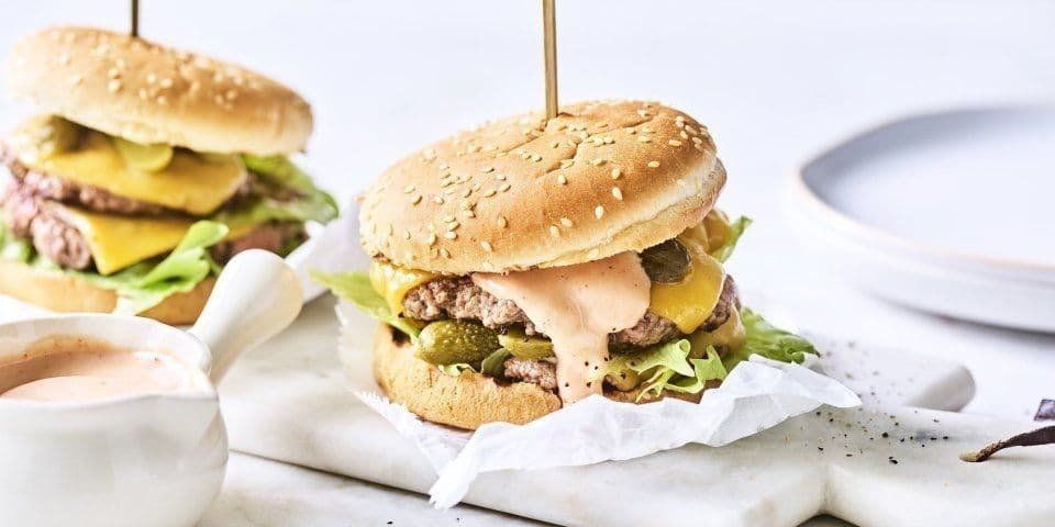 Smashburger met homemade BBQ-kruiden en kaas