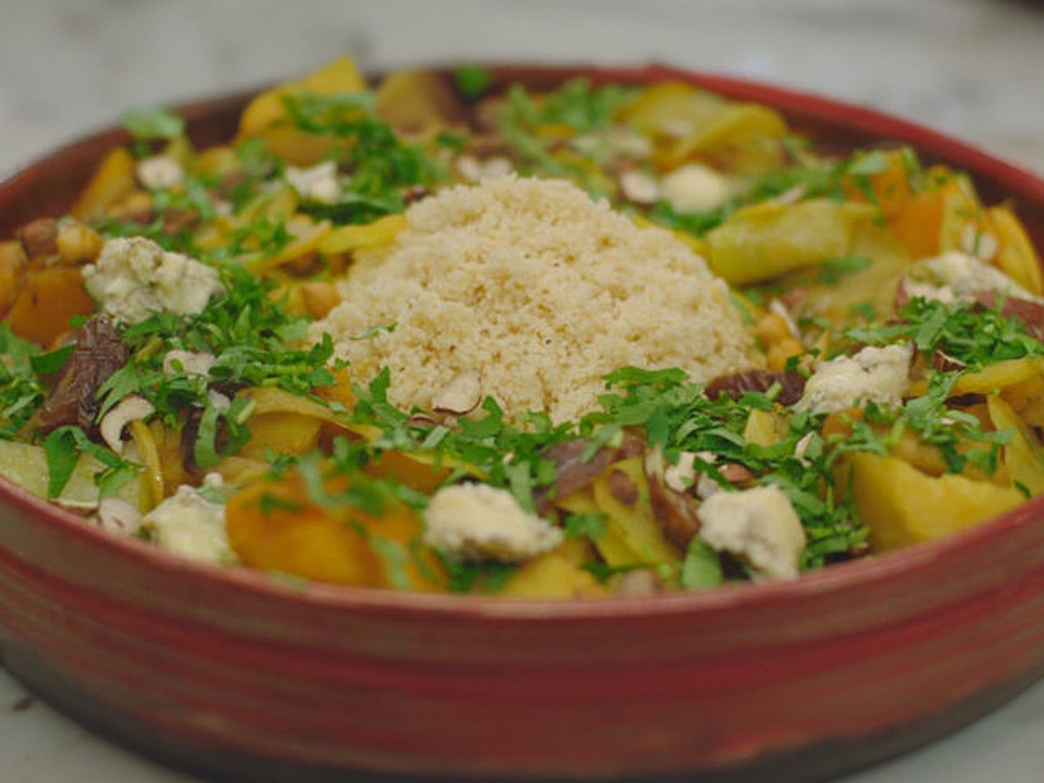 Veggie tajine met pompoen, couscous en blauwschimmelkaas