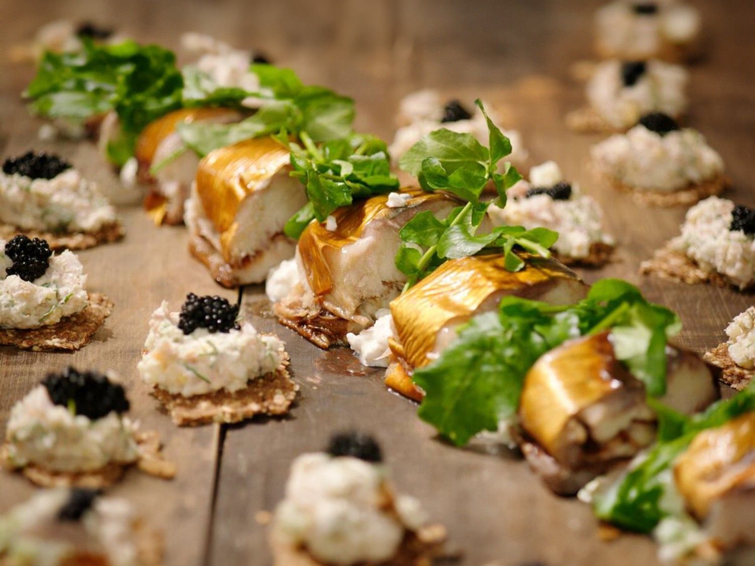 Gerookte makreel met mierikswortel en gerookte forelsalade