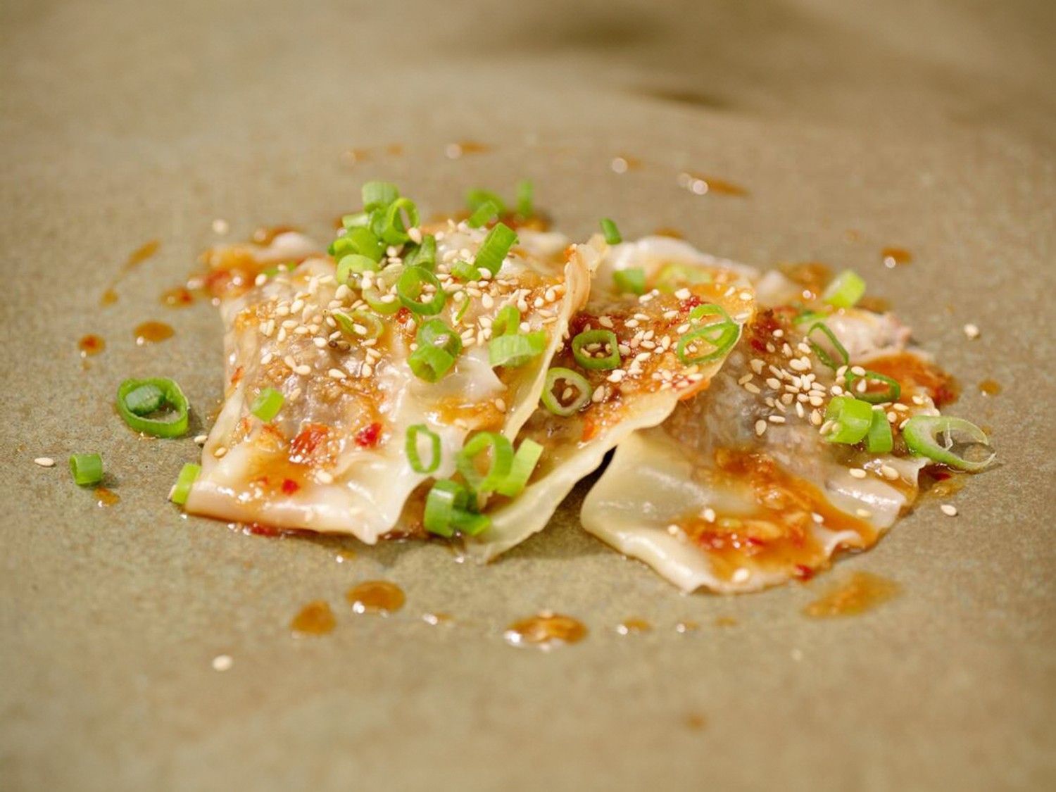 Dumplings van eend met een oosterse dip