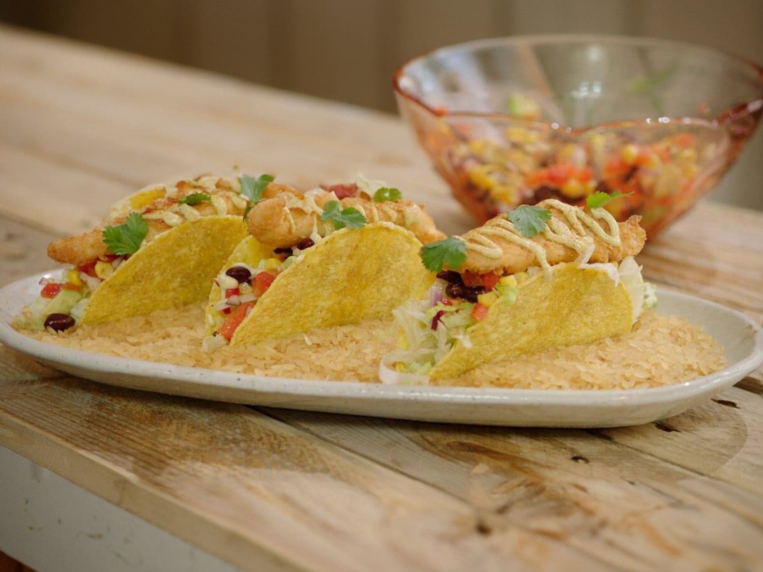 Taco met goujonettes van schartong, avocadomayonaise en Mexicaanse sla