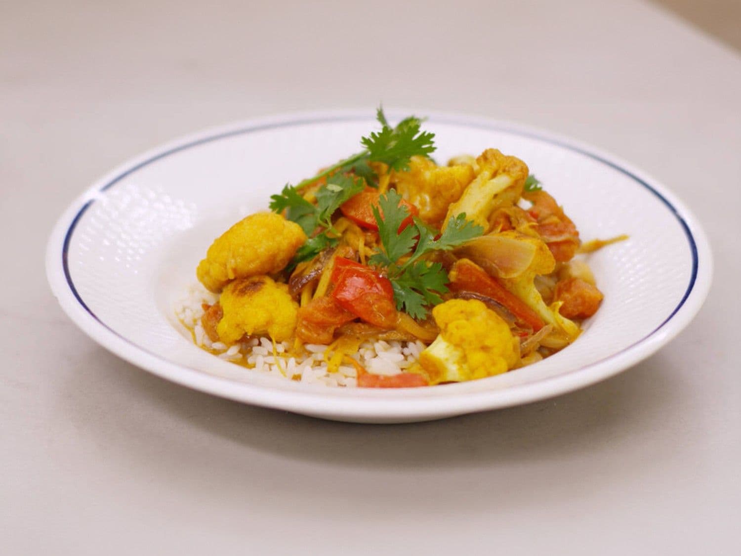 Indiase curry met bloemkool en rijst