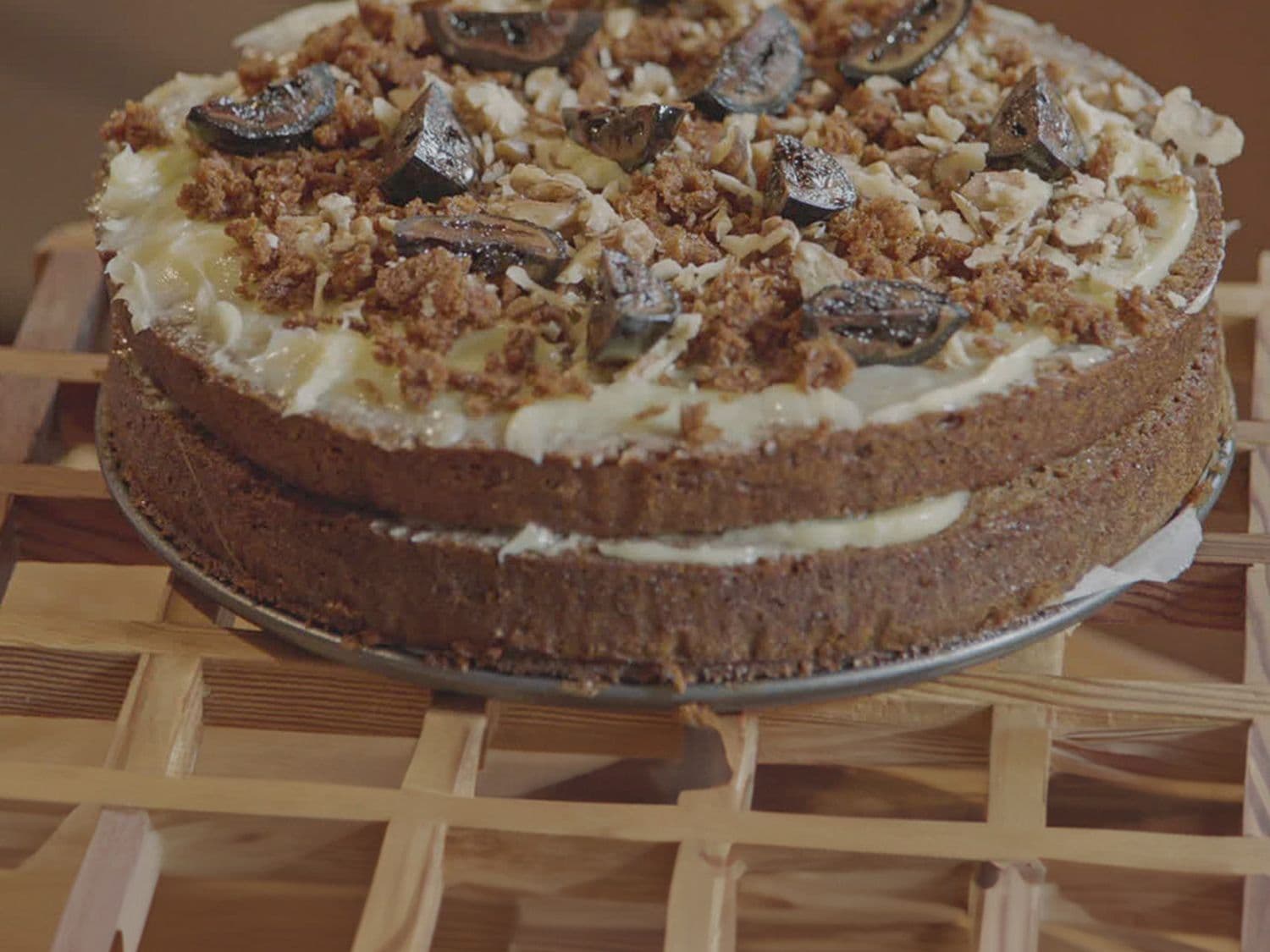Honingcake met walnoten en botercrème