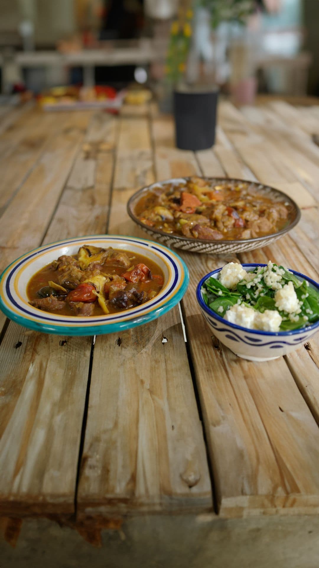 Stoofpot van lamsvlees met artisjokharten en bulgur met feta