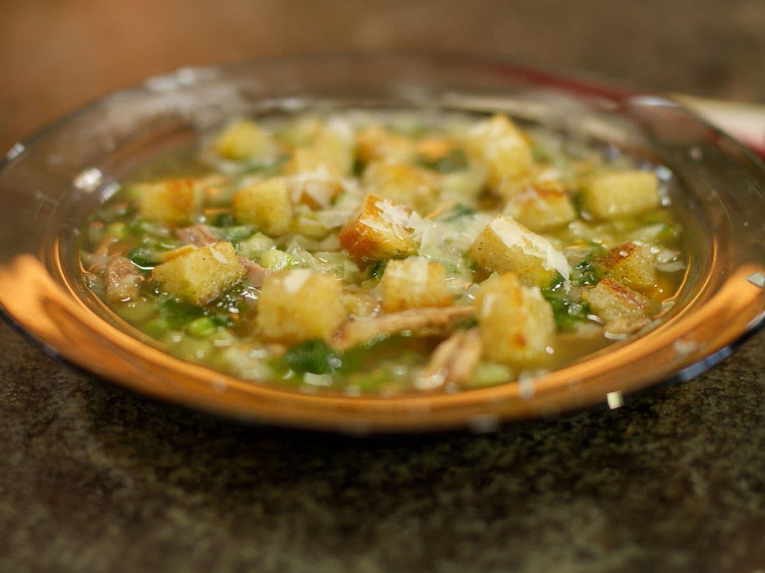 Groentesoep met pistou en croutons