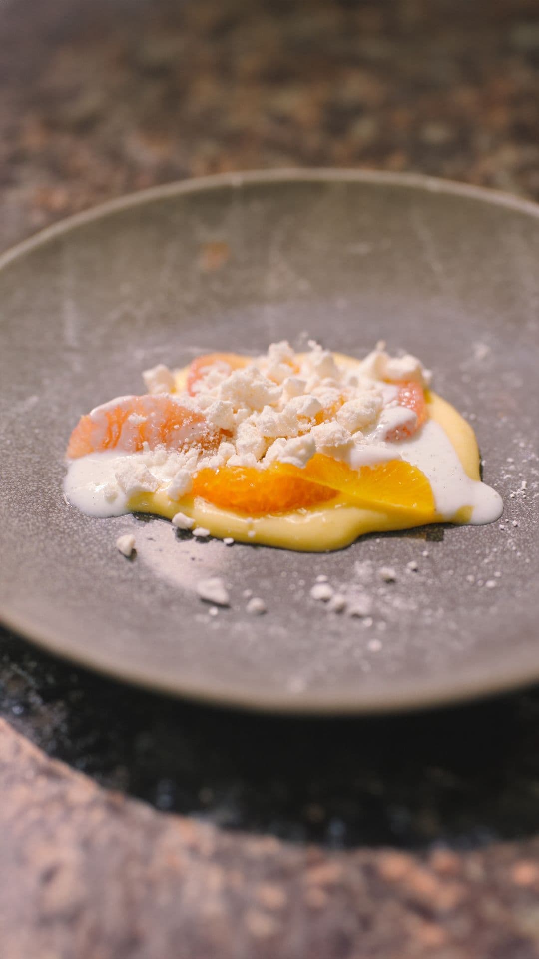 Agrum curd met vanilleyoghurt en meringue