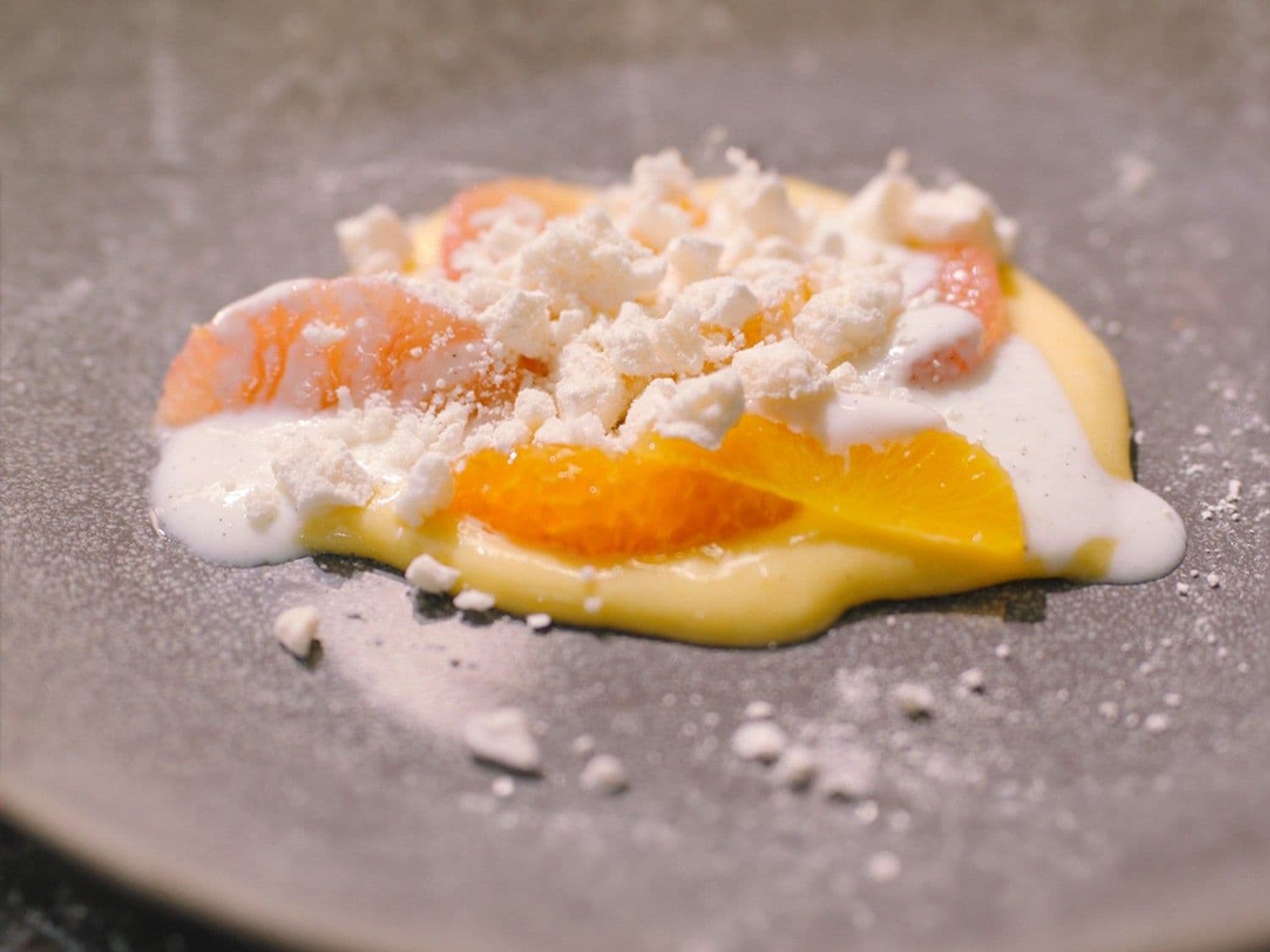 Agrum curd met vanilleyoghurt en meringue