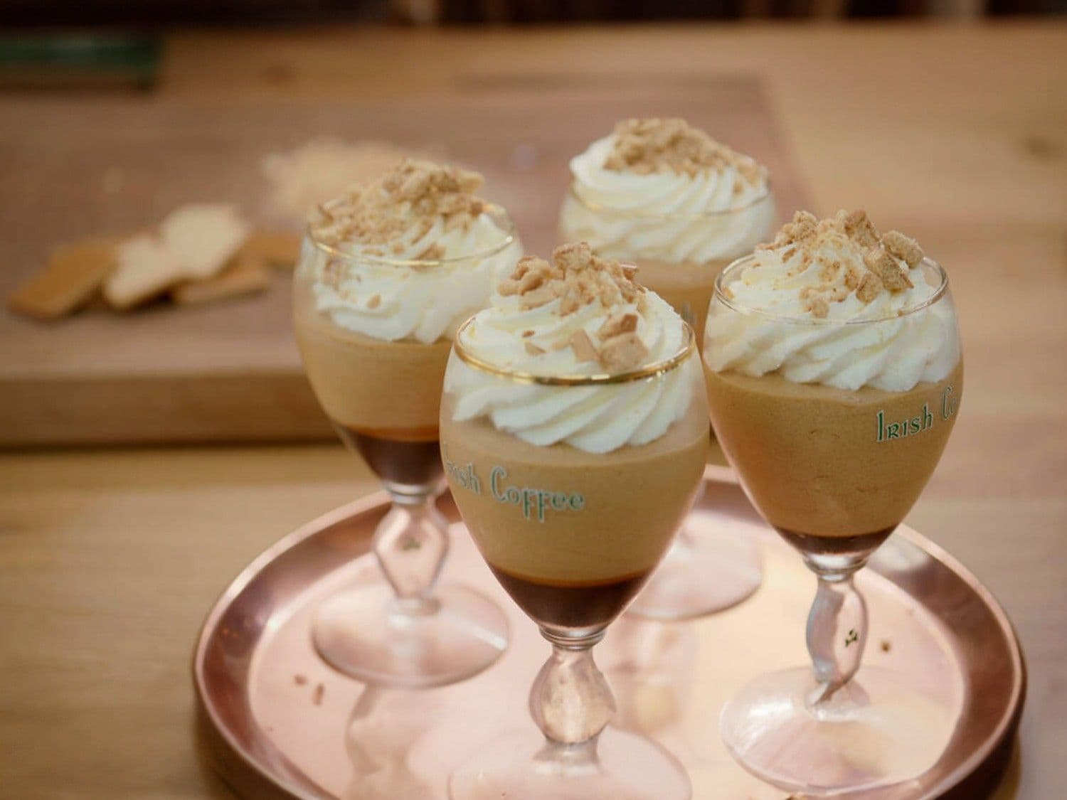 Irish coffee mousse met slagroom en café noir koekjes