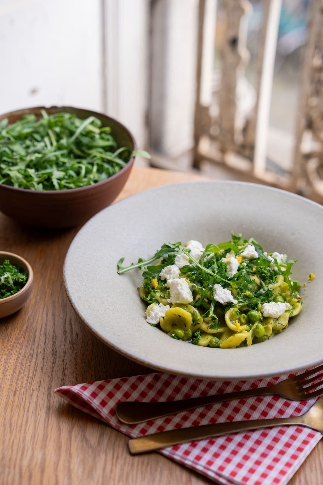 Orecchiette met geitenkaas en erwtjes