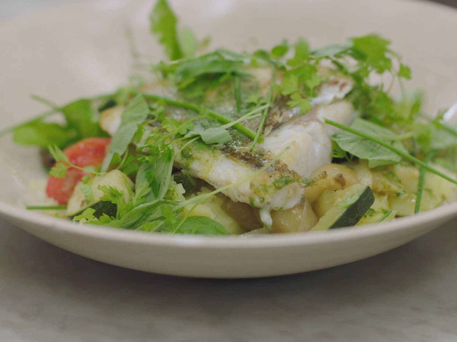 Snoekbaars provençale met basilicum