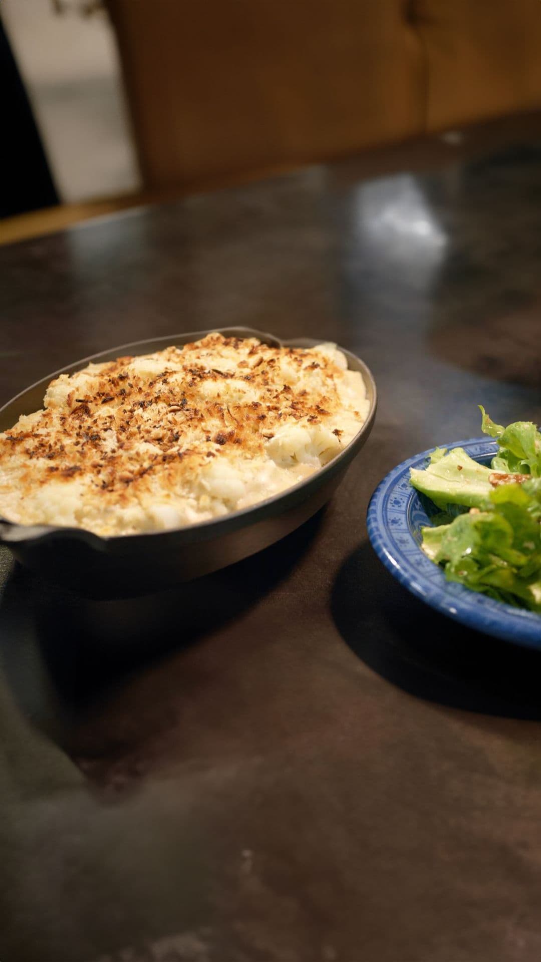 Bloemkoolgratin met linzen en andijvie