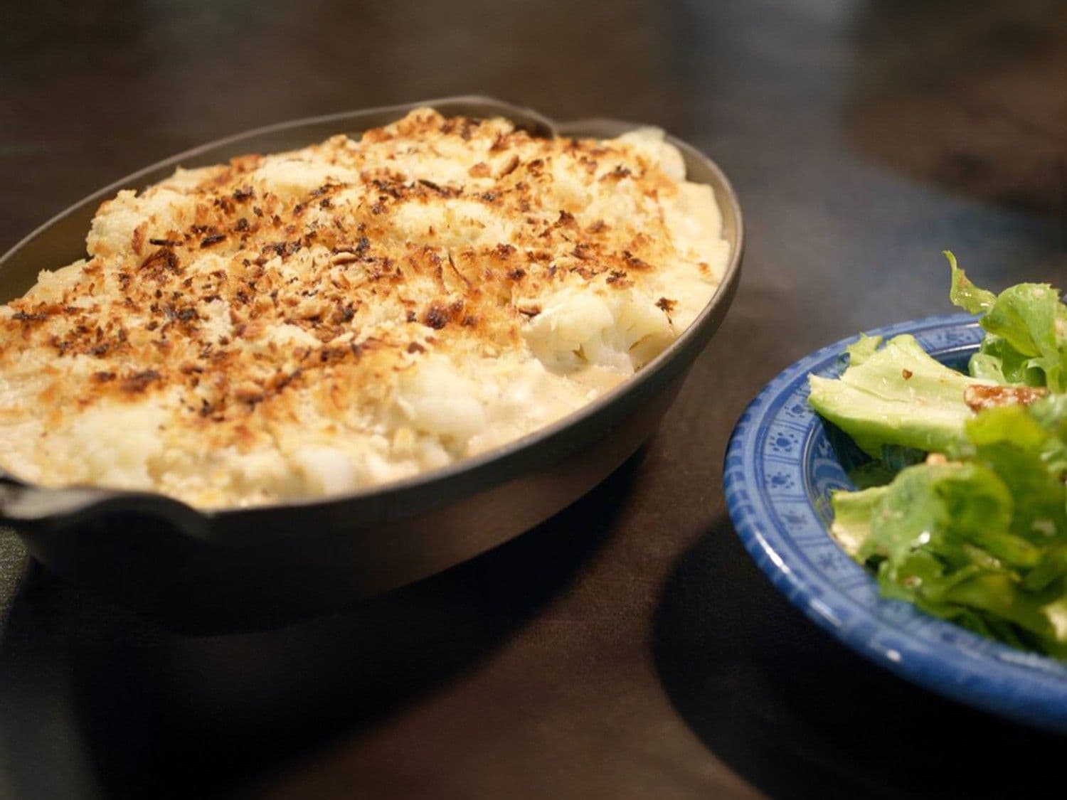 Bloemkoolgratin met linzen en andijvie