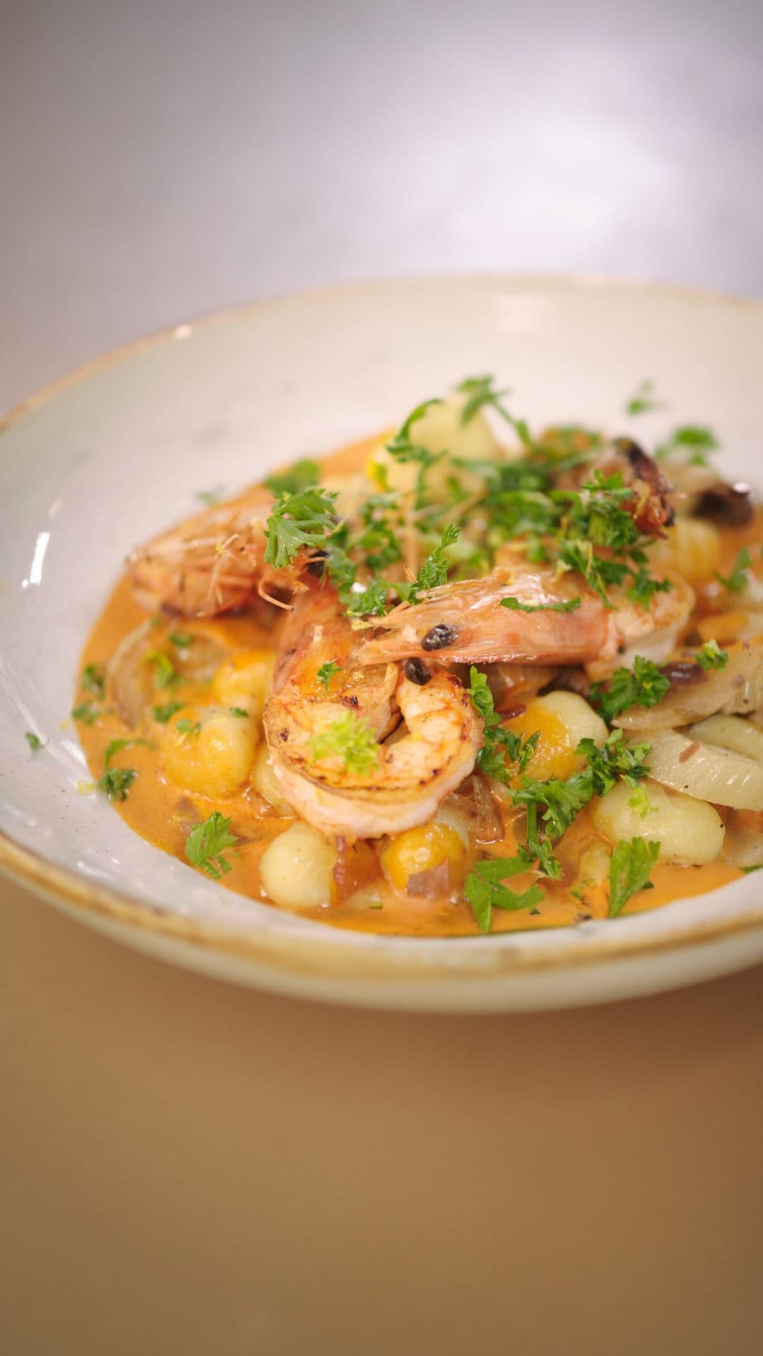 Gamba’s met venkel, gnocchi en pastis