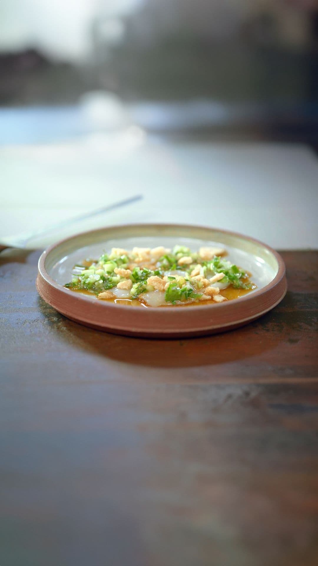 Carpaccio van sint-jacobsschelp met ponzuvinaigrette