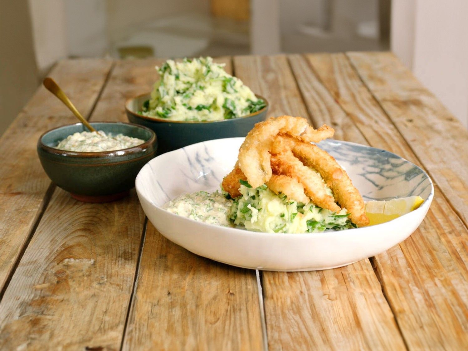 Tongscharreepjes met spinaziepuree en tartaarsaus
