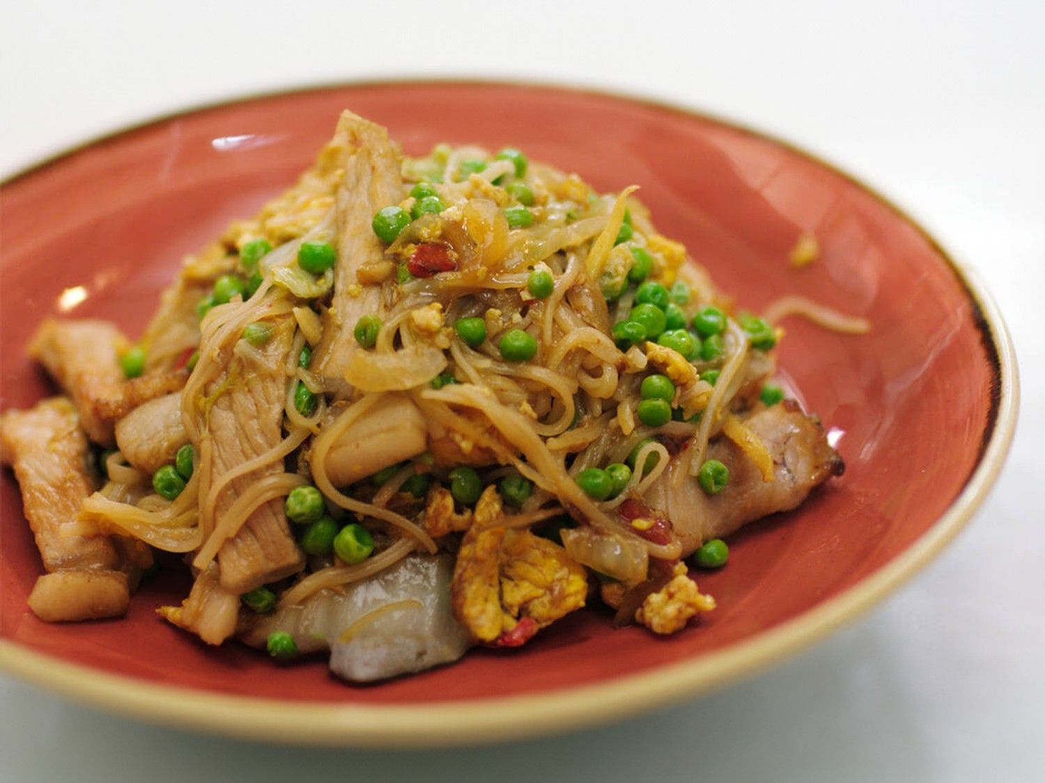 Wok met varkensreepjes en roerei