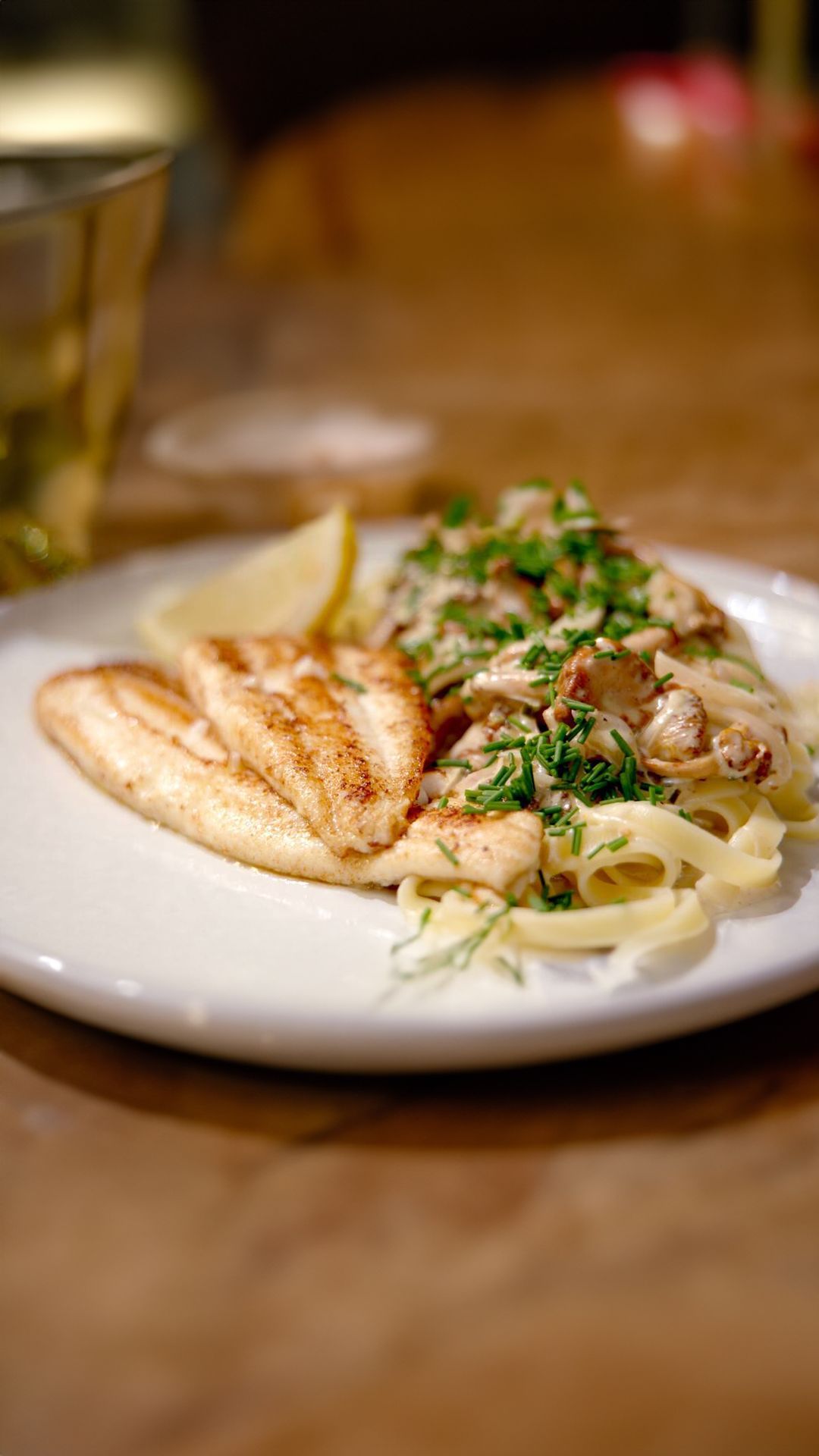 Schartong met boschampignons, kruidenkaas en pasta