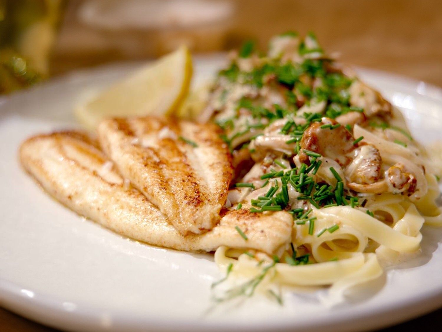 Schartong met boschampignons, kruidenkaas en pasta