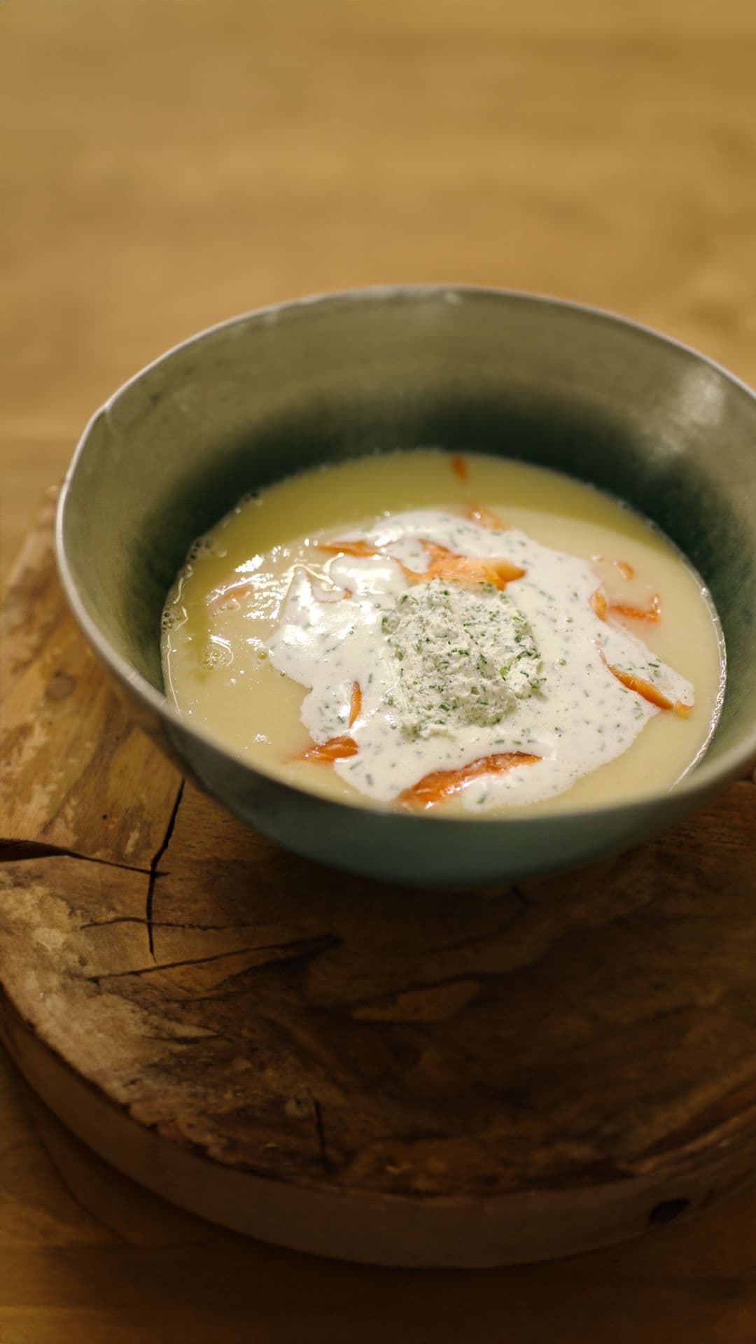 Preivelouté met gerookte zalm en bieslookroom