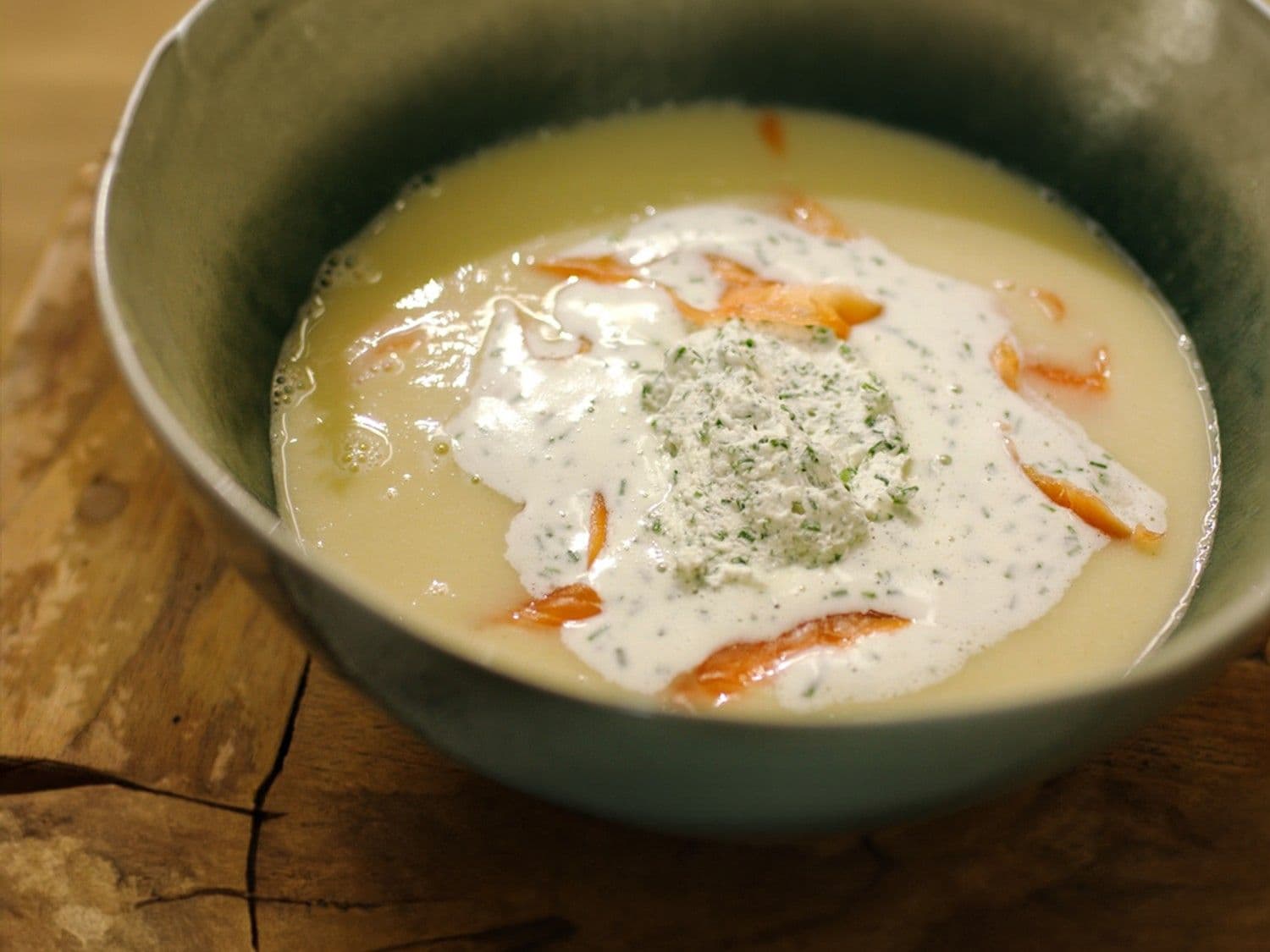 Preivelouté met gerookte zalm en bieslookroom