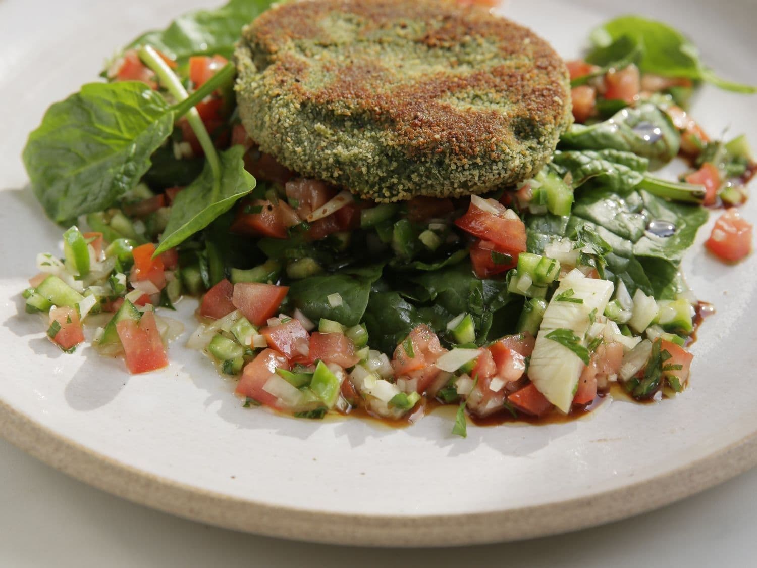 Spinazieburger met tomatensalsa