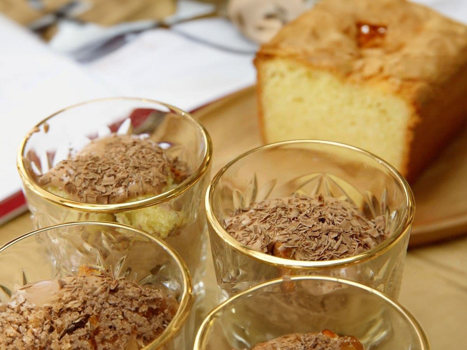 Koude sabayon met amarena-kersen en chocolade