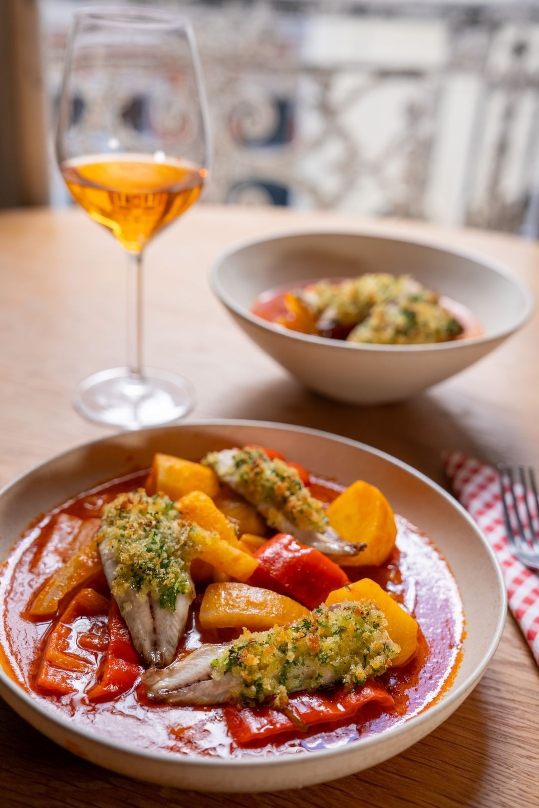 Sardines met gestoofde venkel, aardappel en tomaat