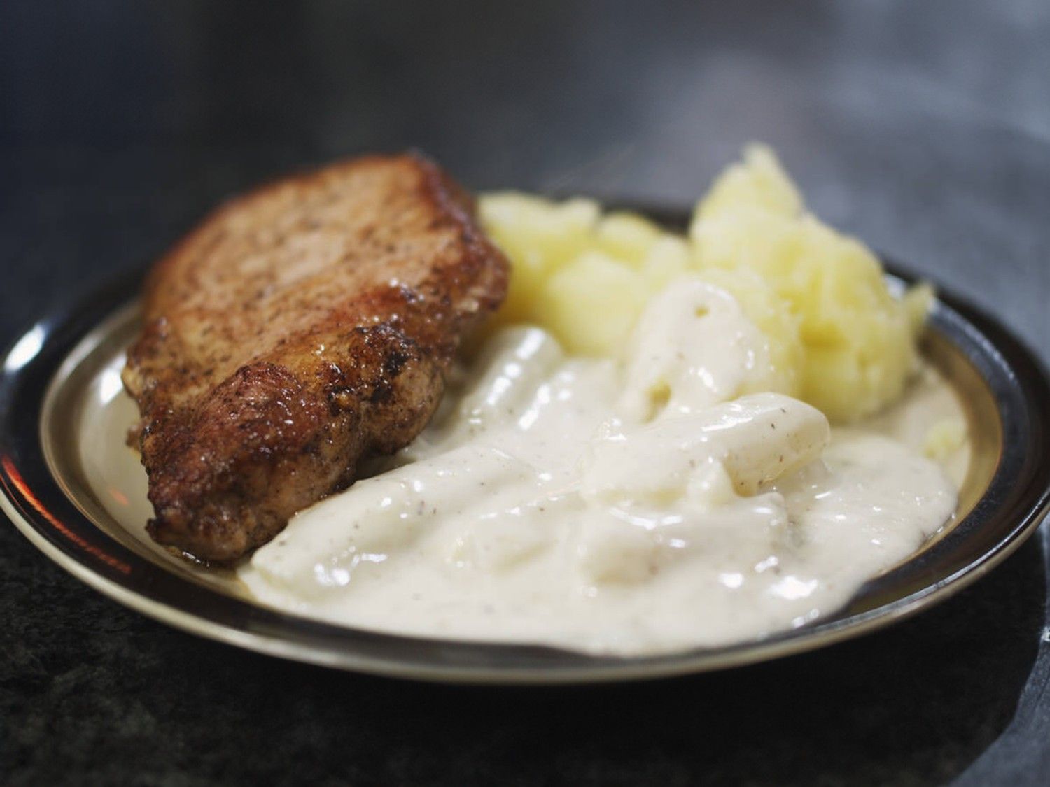 Kotelet met schorseneren in witte saus