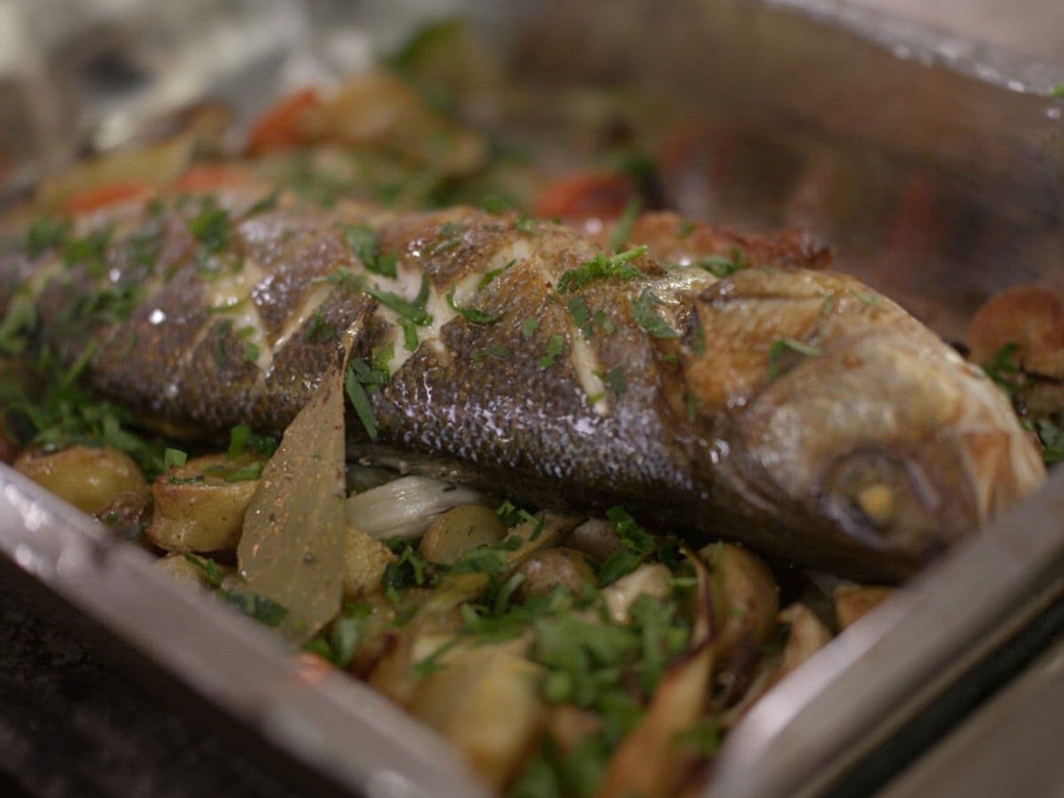 Zeebaars met ratte-aardappelen, venkel en kerstomaten