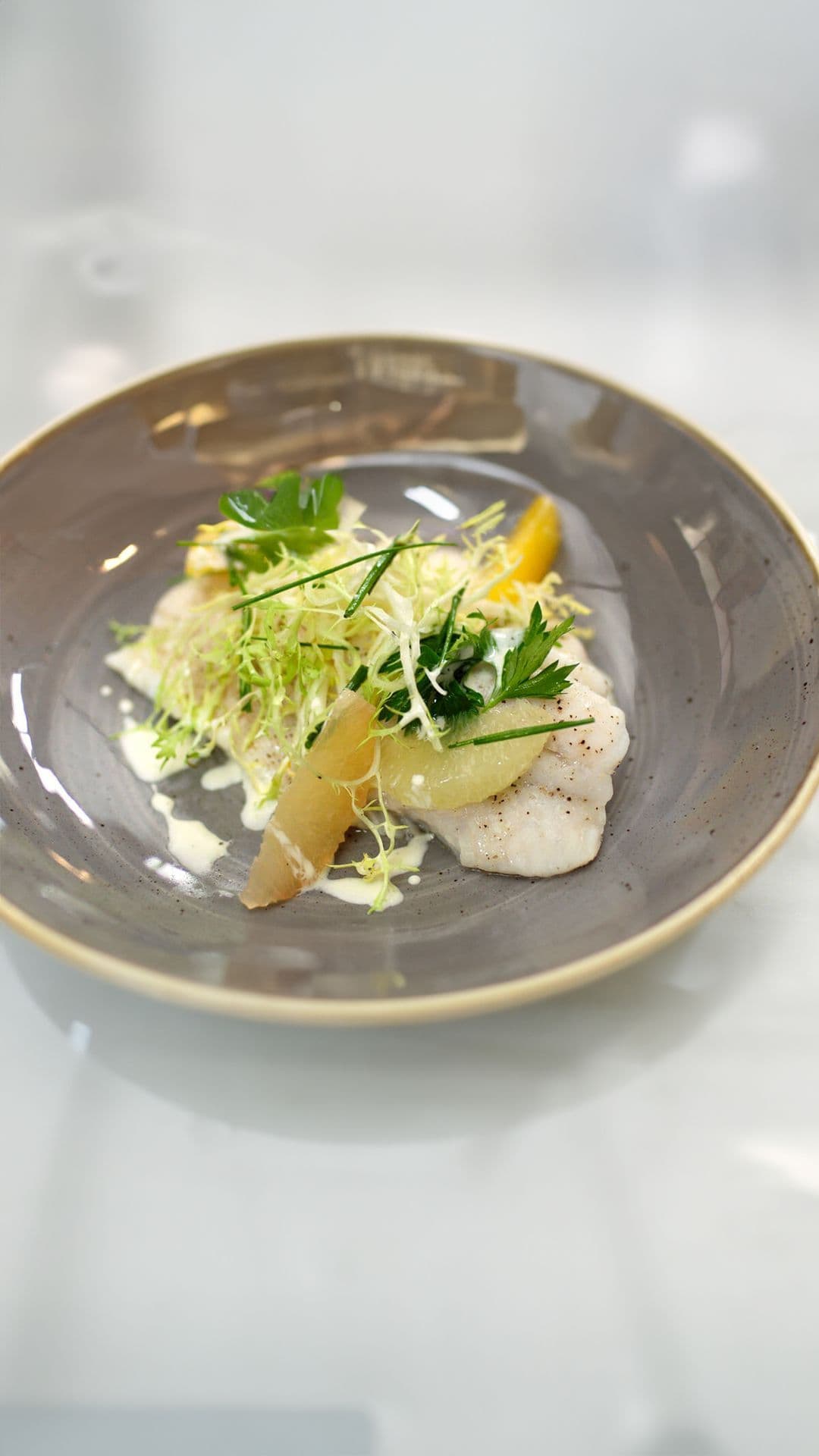 Gestoomde pladijs met een agrumsalade