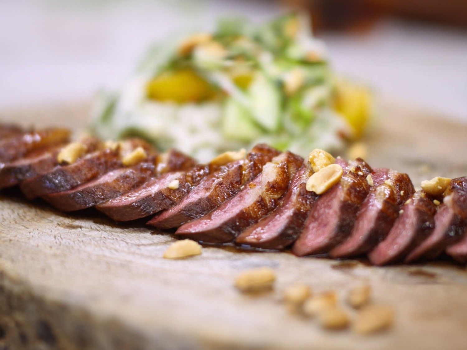 Tataki van eend met een noedelsalade