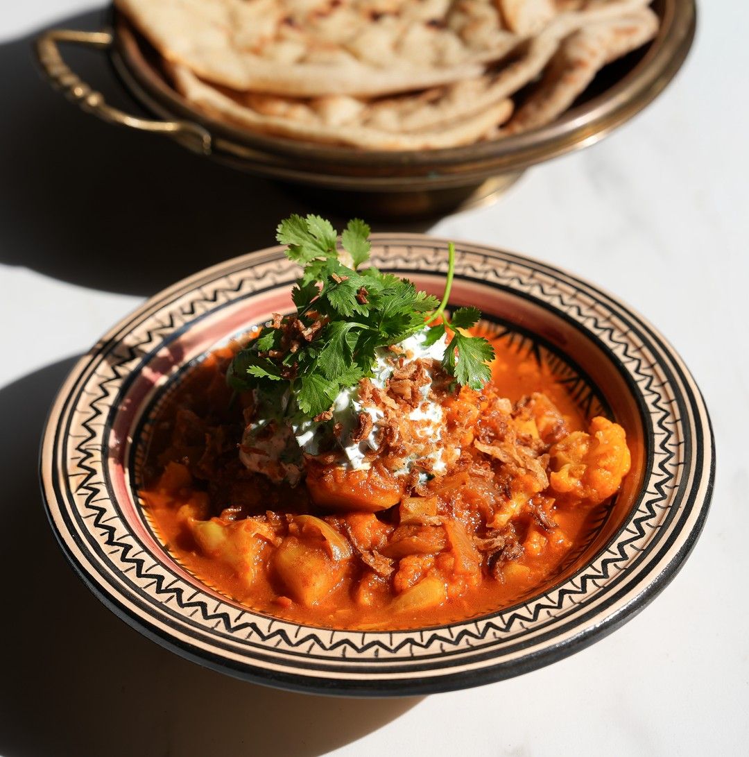 Bloemkoolcurry met aardappelen en raita