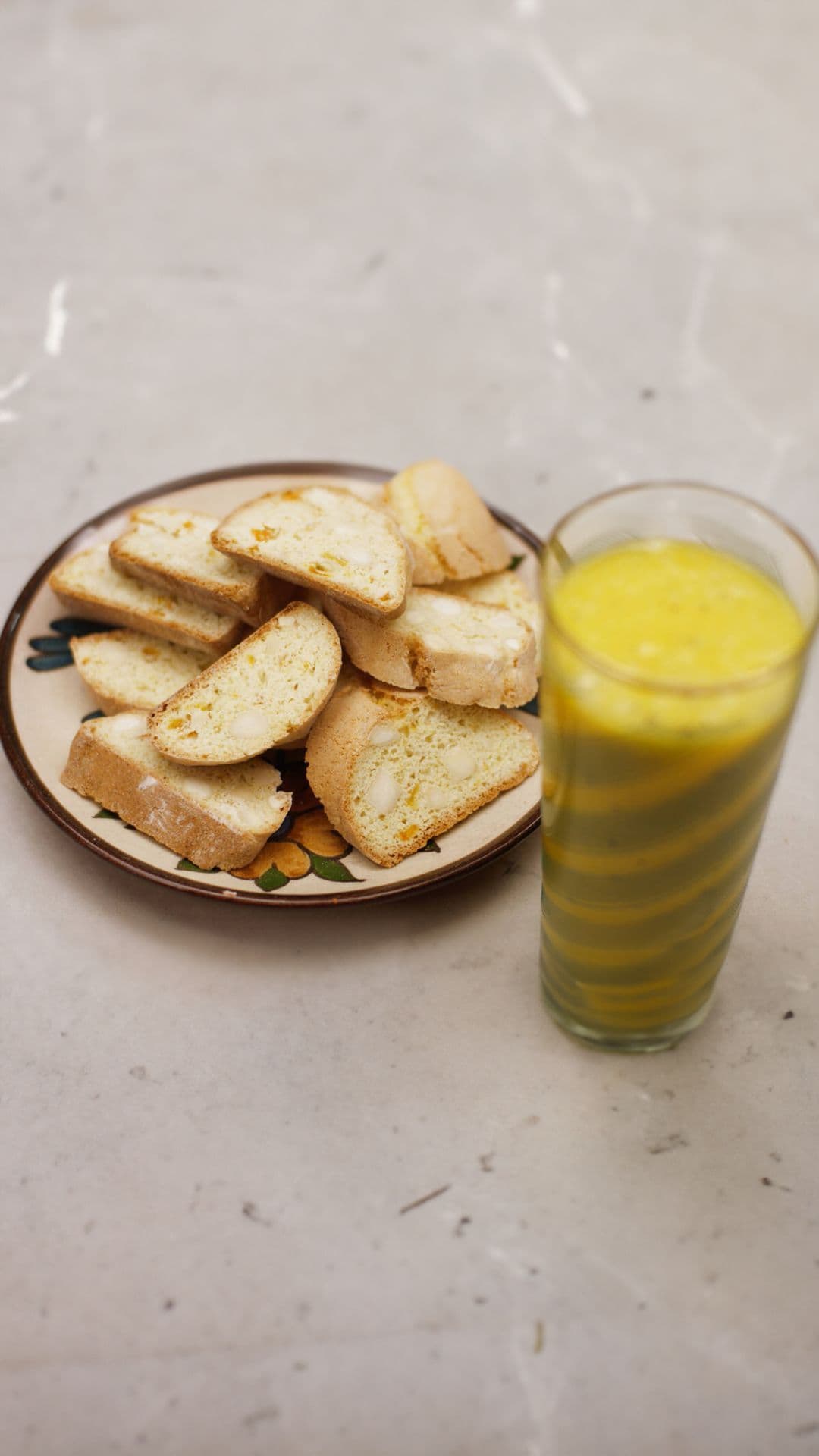 Amandelbiscotti en een exotische smoothie