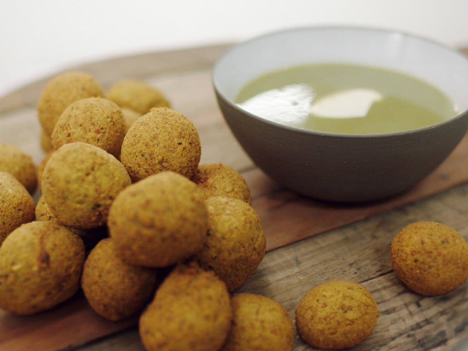 Andijviesoep met falafelballetjes