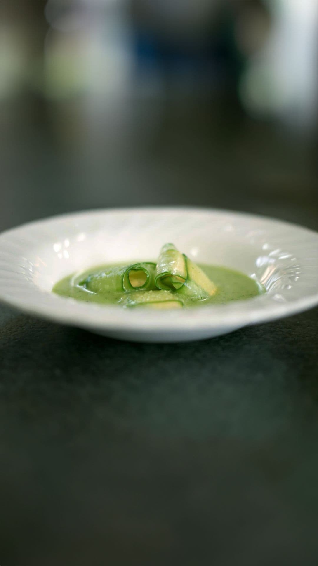 Groene gazpacho met komkommerravioli
