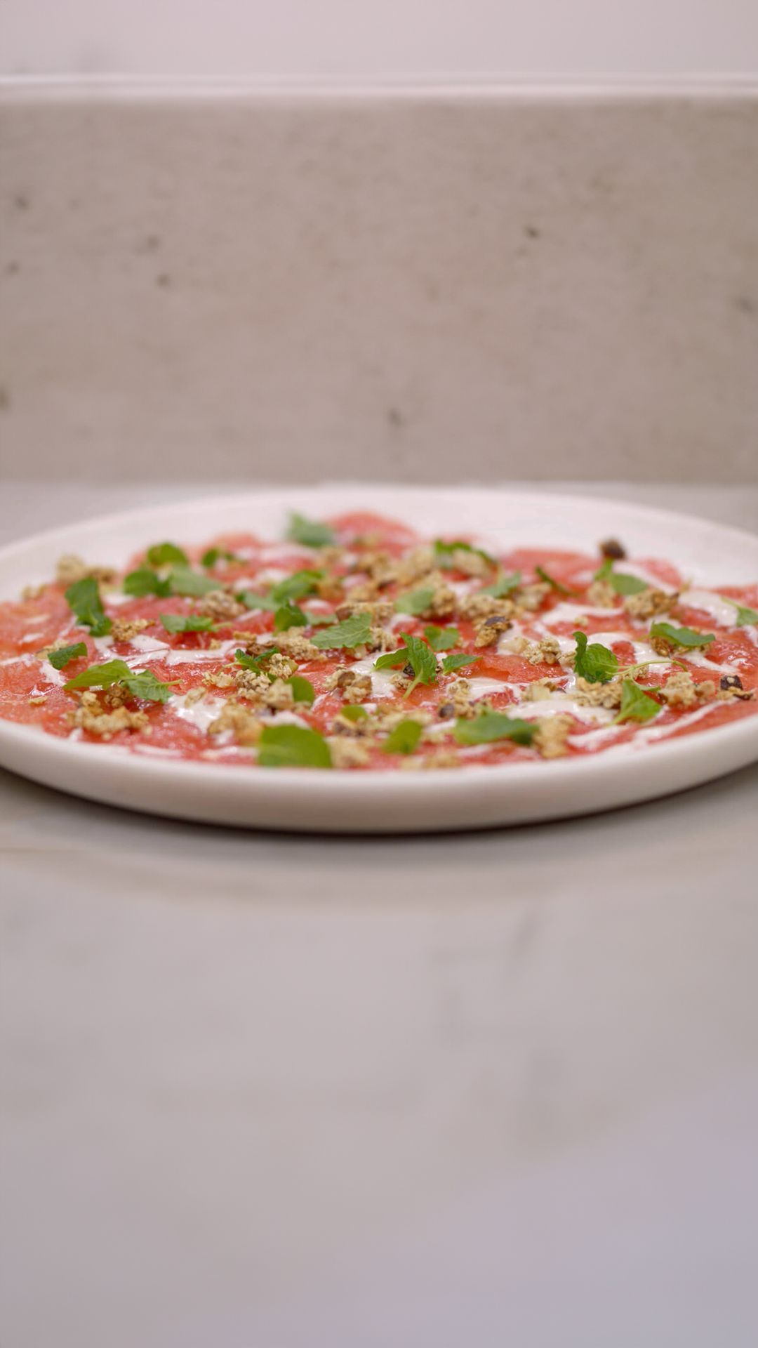 Carpaccio van pompelmoes met notenmuesli