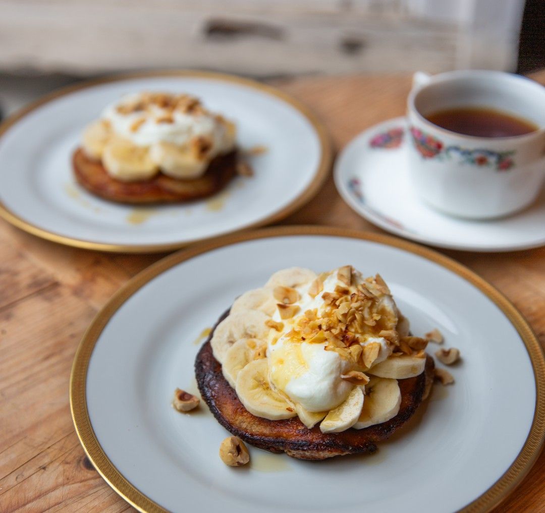 Havermoutpannenkoeken met banaan en esdoornsiroop