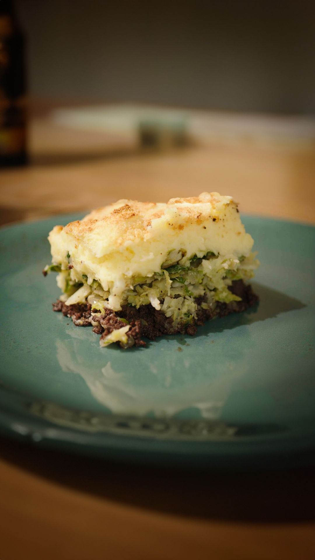 Hachis parmentier met zwarte pens, gebakken ui en groene kool