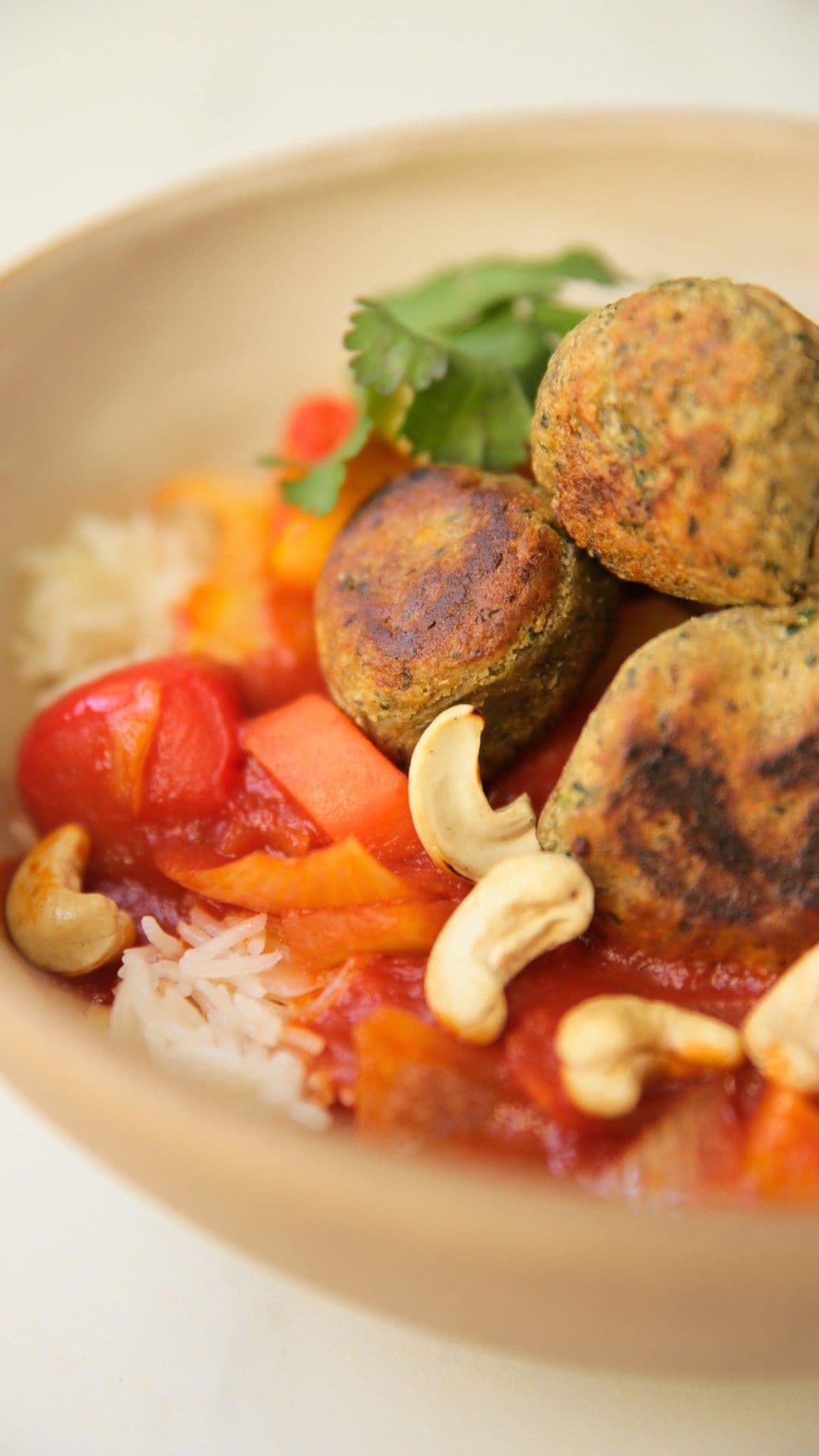 Vegan balletjes in zoetzure saus met rijst